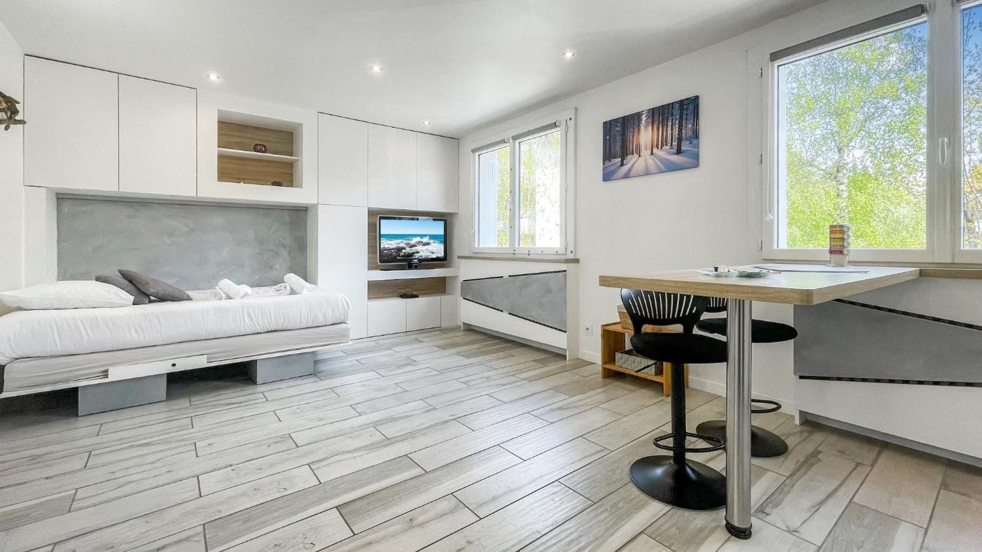 Homey Tidy - New / Proche Centre Annecy / Parking Gratuit / Logement Entierement Equipe エクステリア 写真